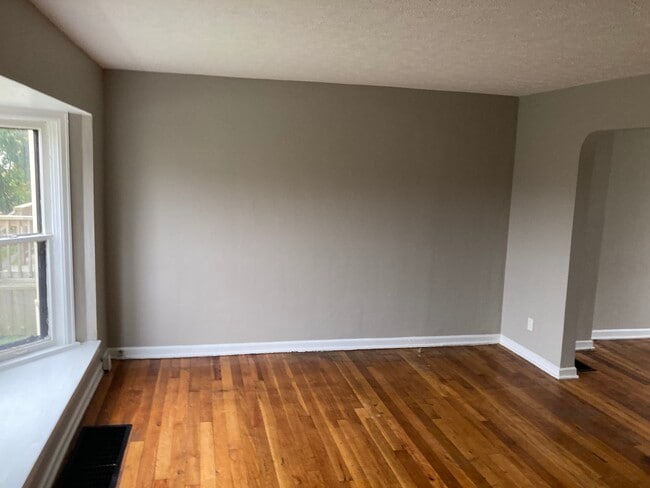 Building Photo - 1356 Huffman Ave