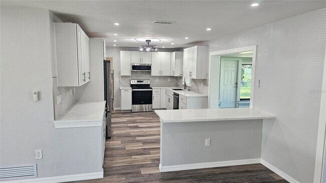 Building Photo - 3317 Pine Valley Dr