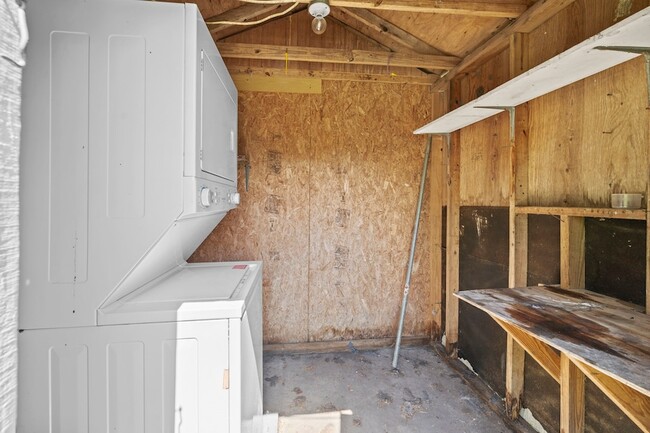 Building Photo - 11 Jennische St
