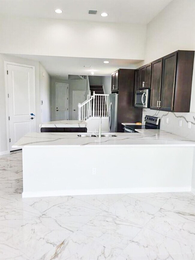 Building Photo - 5300 Thatcher Ct