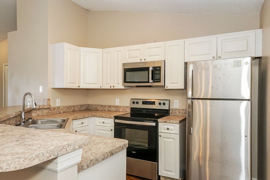 Building Photo - 3164 Covington Dr N