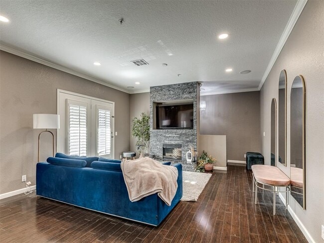 Building Photo - 6162 N Brookline Ave