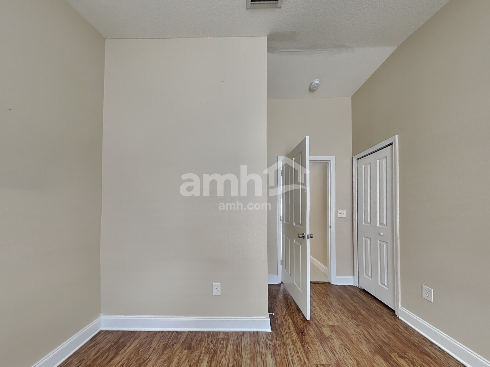 Building Photo - 29425 Crossland Dr
