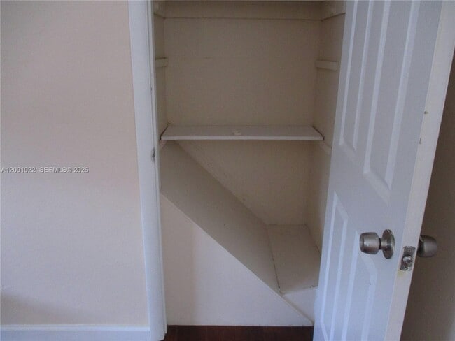 Building Photo - 1949 Taylor St