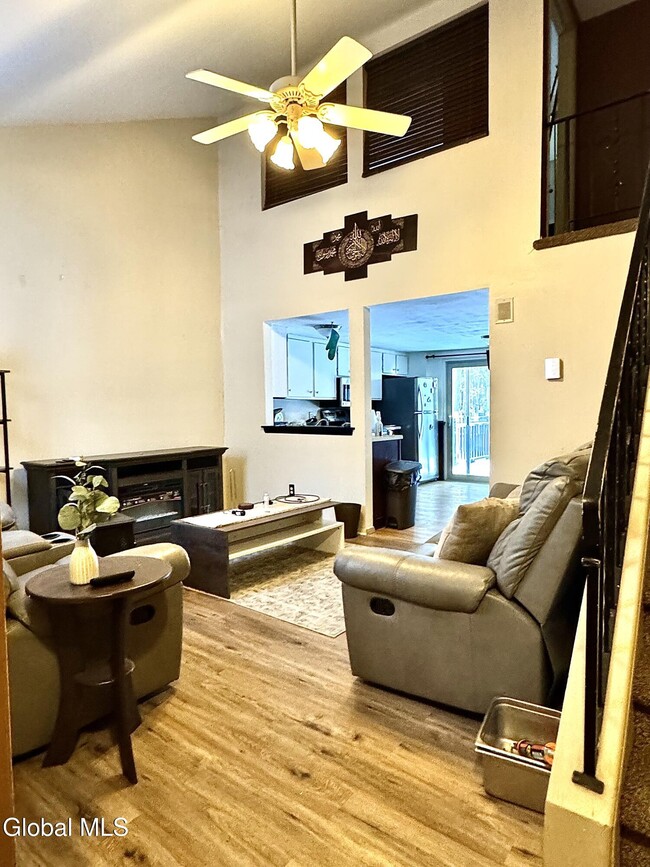 Building Photo - 48 Wake Robin Rd