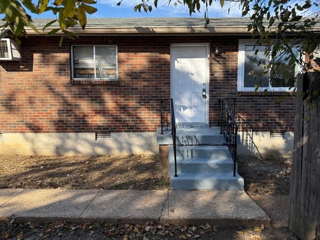 Building Photo - Renovated Duplex in Woodbine - Washer and Dryer Included