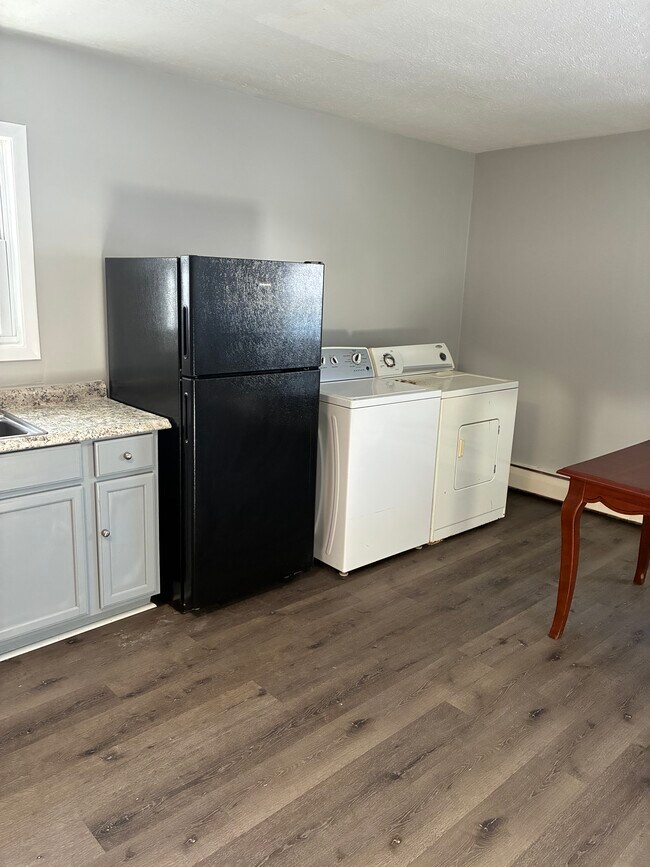 Building Photo - 1127 Mill St