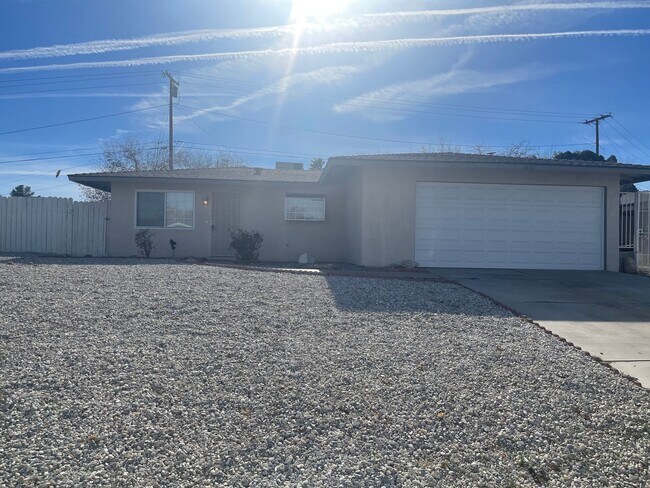 Building Photo - Victorville, 3 Bedroom, 2 Bathrooms, Large...