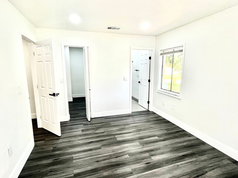 Building Photo - 5208 Via Hacienda Cir
