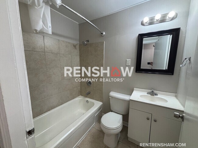 Building Photo - 3238 Kenland Dr