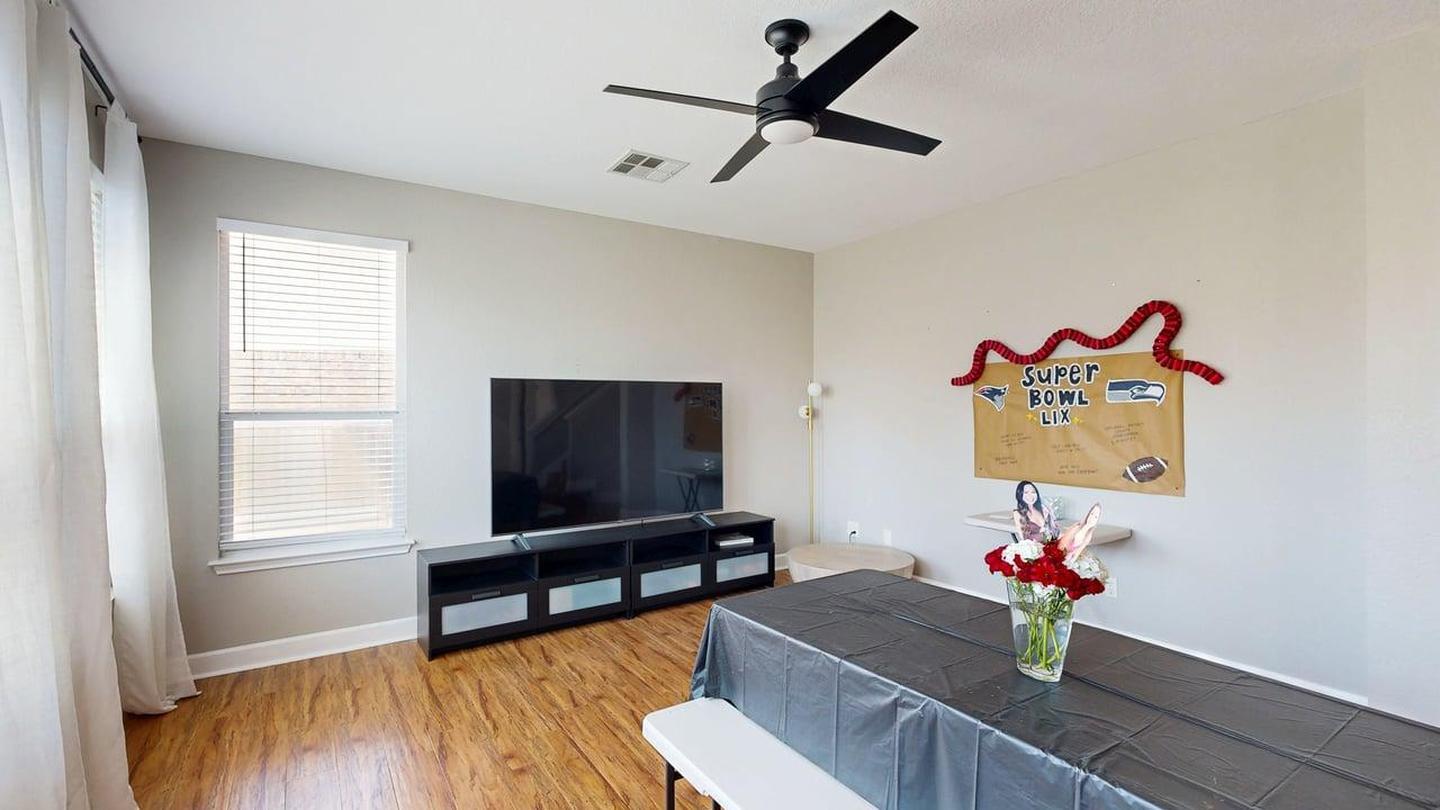 Building Photo - Comfortable Round Rock living with space, style, and everyday convenience
