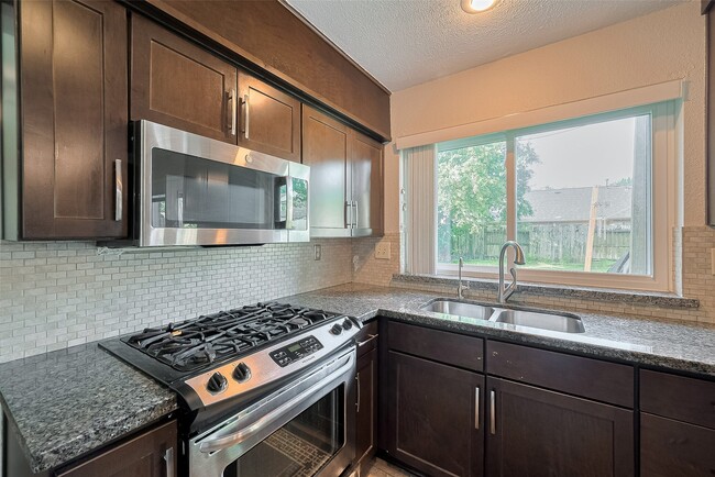 Building Photo - 3426 Hidden Creek Dr