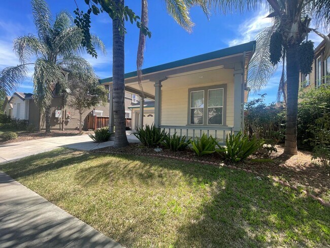 Building Photo - Beautiful 4 Bedroom Close to Downtown Brentwood!