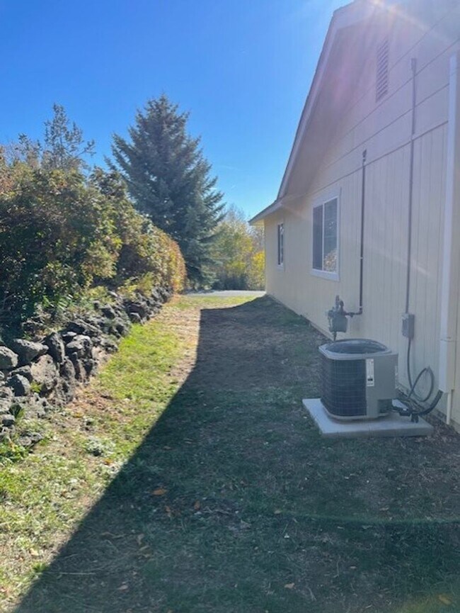 Building Photo - Beautiful 3 Bed 1 Bath in Bonanza