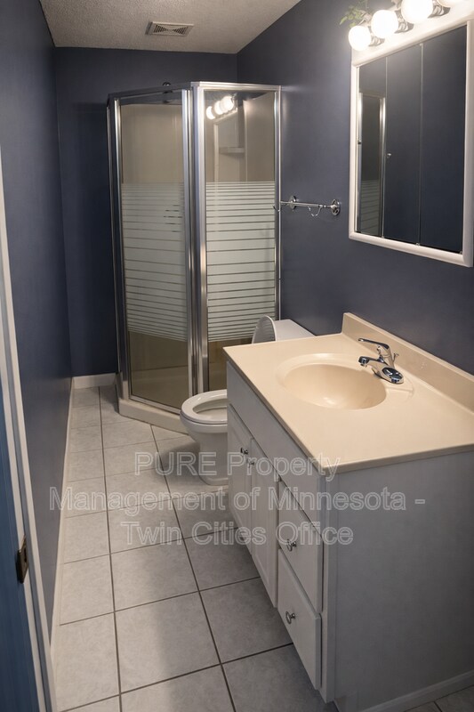 Building Photo - 1117 Pecks Woods Dr