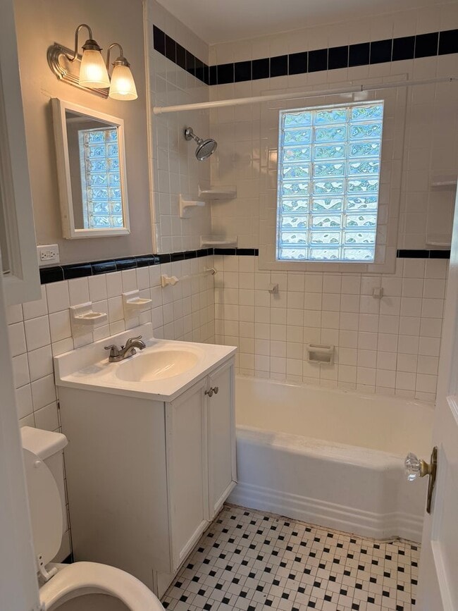 Building Photo - Cute Red Bank House