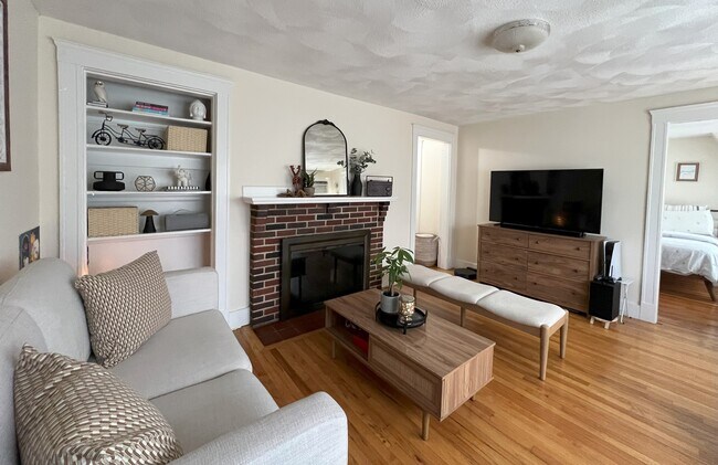 Building Photo - 1145 Boylston St