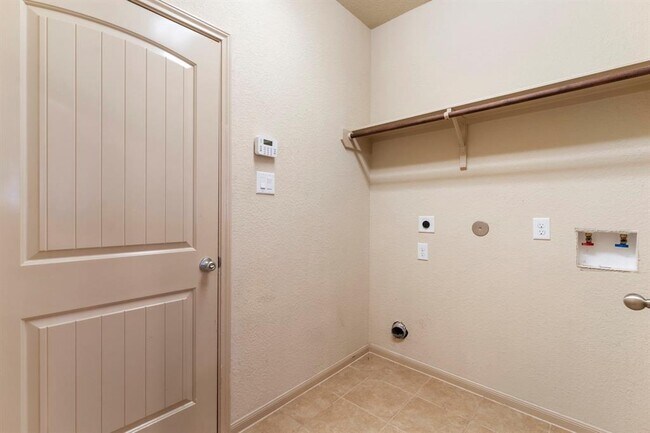 Building Photo - 2902 Lemmingham Dr
