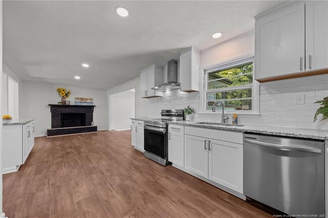 Building Photo - 13520 Oakwood Dr
