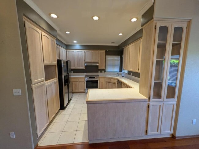 Building Photo - 2111 Garden Valley Way