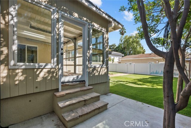 Building Photo - 1056 E Orange Grove Ave