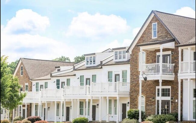 Building Photo - Rowandale 24