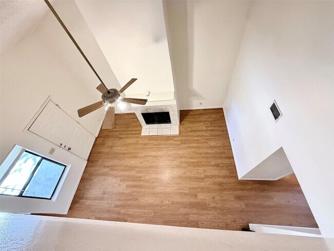 Building Photo - 104 Verna Spur
