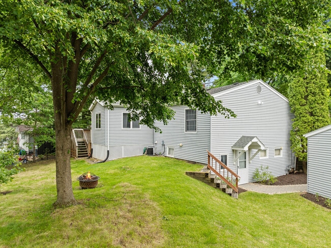 Building Photo - 438 Sylvan Dr