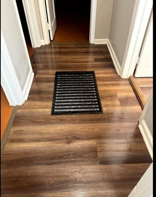 Building Photo - Charming two bedroom and one bath home available to rent