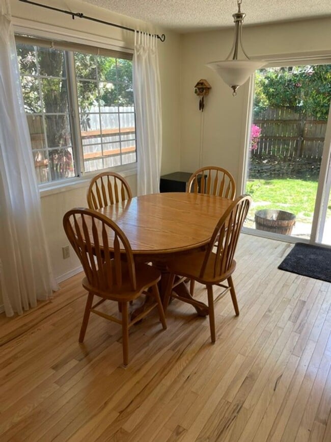 Building Photo - 2-Bedroom 1 1/2-Bathroom duplex