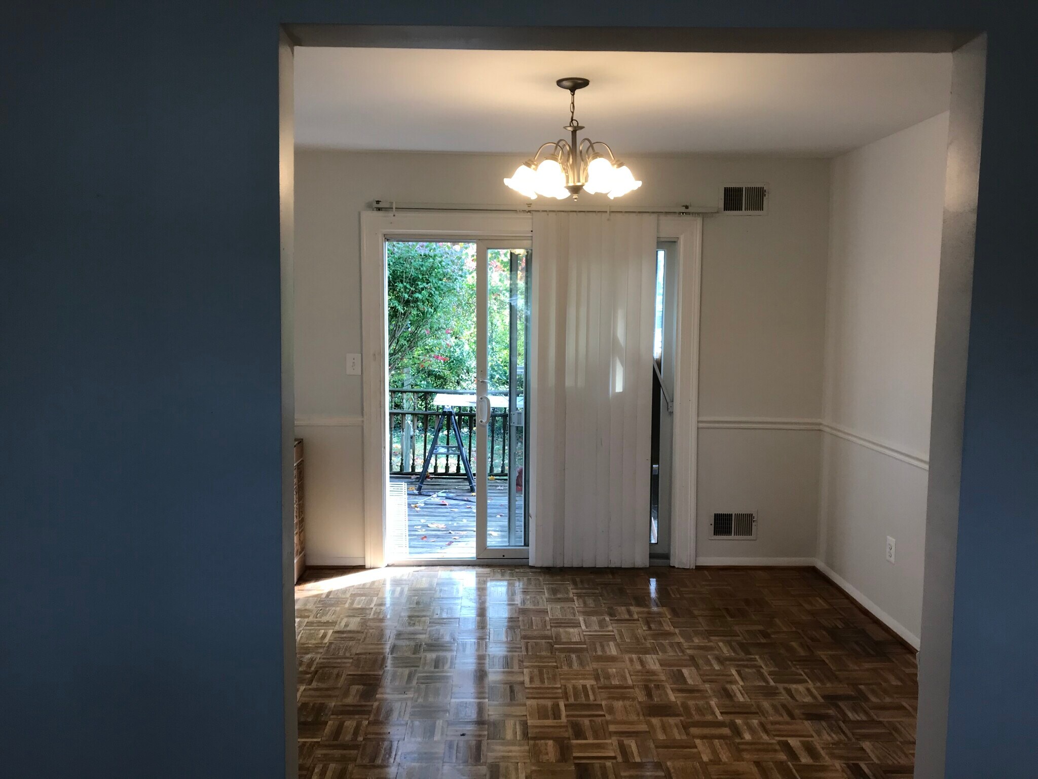 Dining Room - 1001 Jackson Blvd