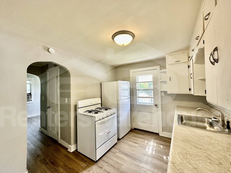 Building Photo - 1210 1/2 West Street