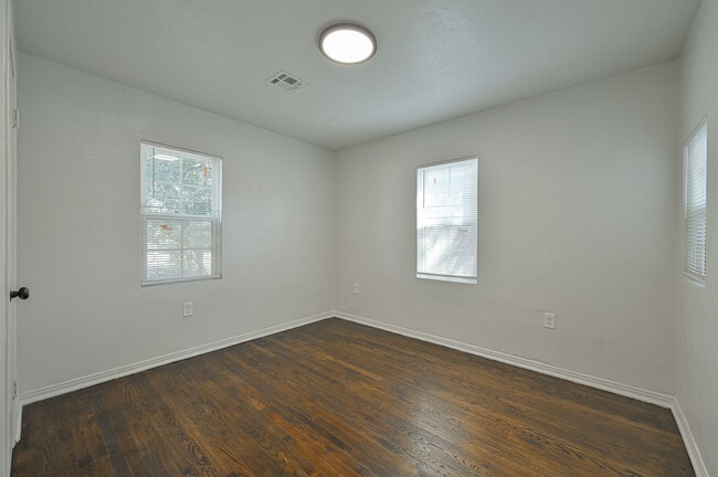 Building Photo - 1125 SW 47th St