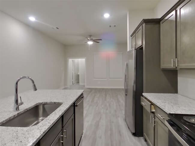 Building Photo - 9835 Willow Creek Commerce Dr