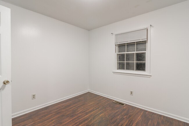 Building Photo - 1601 Sansberry Rd