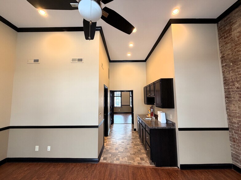 Building Photo - 209 N Capitol Ave