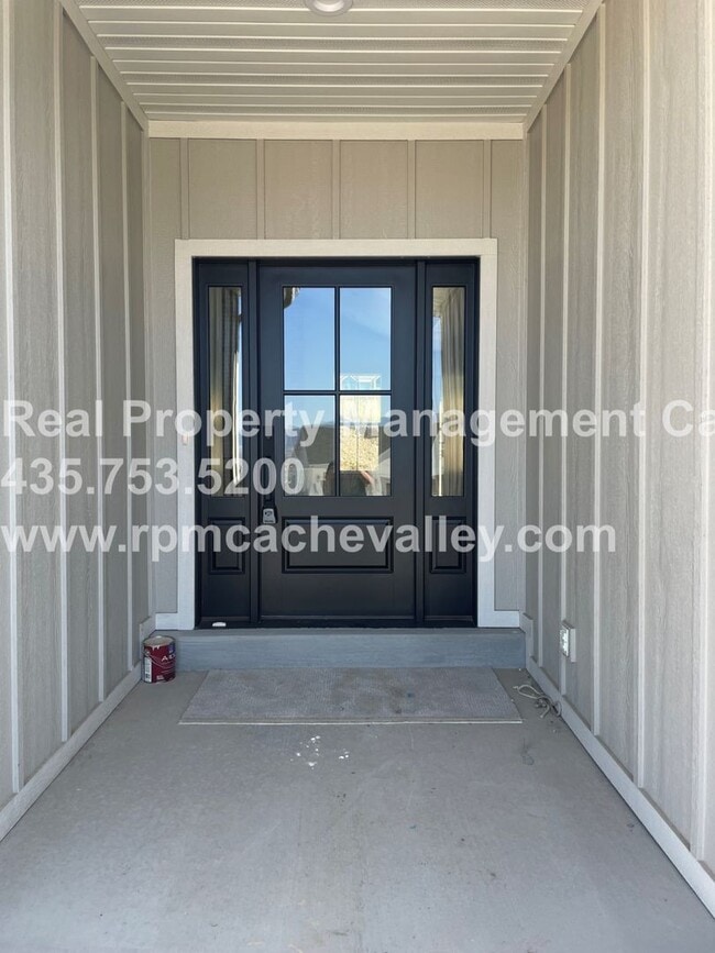 Building Photo - Gorgeous 3 br 2 bath home in Hyde Park! Ha...