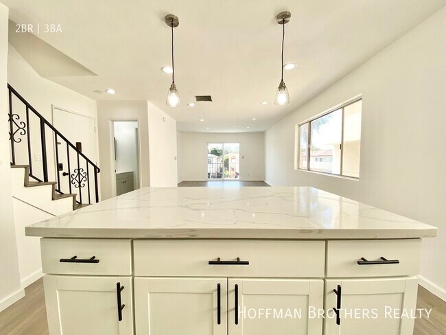 Building Photo - 1206 S Holt Ave