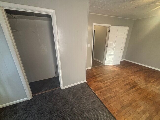 Building Photo - 1115 N Carlos Ave