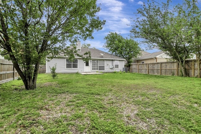 Building Photo - 1930 Greenbriar Colony Dr