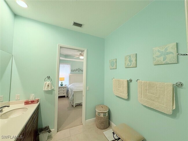 Building Photo - 4910 SW 17th Pl