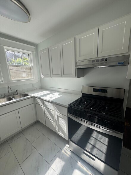 Building Photo - 1333 Castlewood Ave