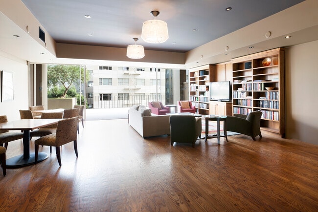 Building Photo - 1333 Jones St