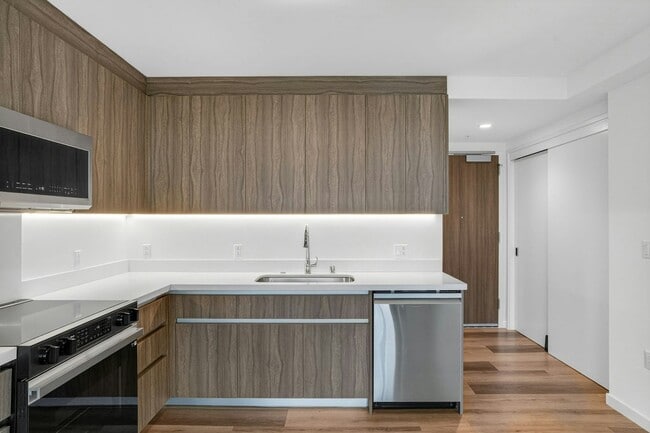 Building Photo - 1500 Rycroft St