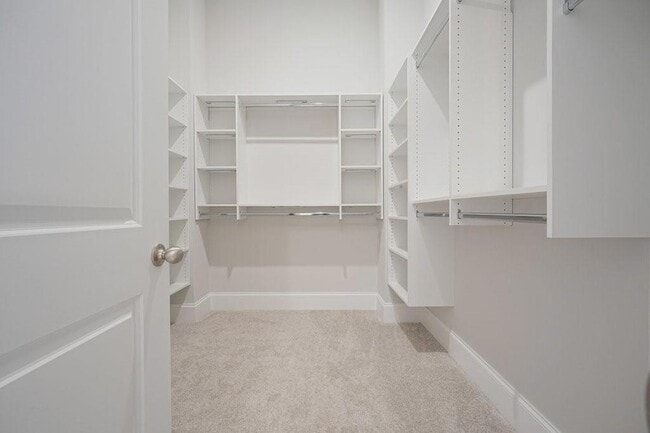 Building Photo - 123 Village Green Ave