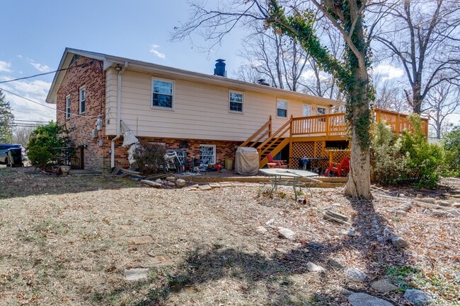 Building Photo - 9215 Cherrytree Dr