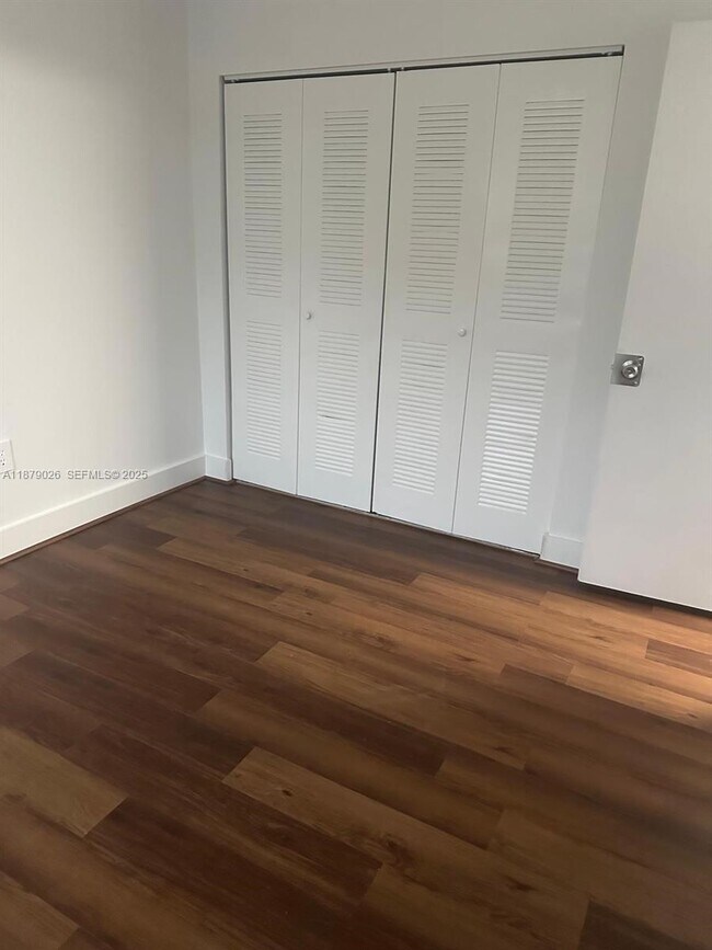 Building Photo - 9777 Nob Hill Ct