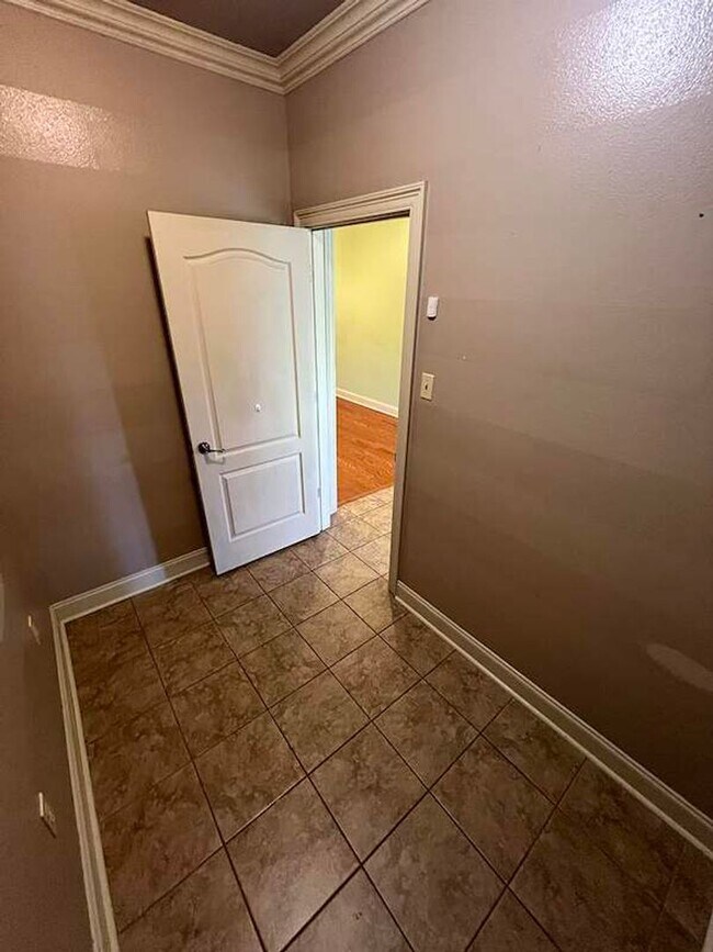 Building Photo - 3995 Water Oak Dr