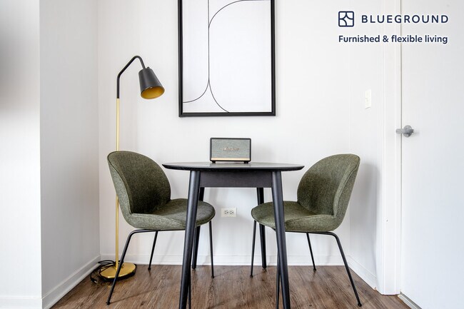 Building Photo - 30 E Roosevelt Rd