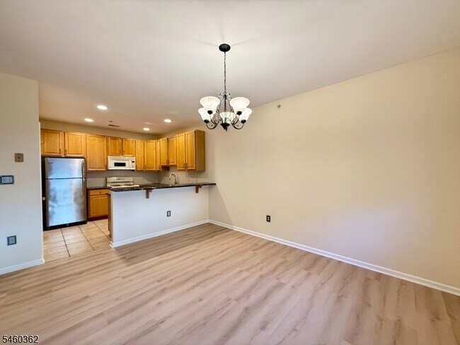 Building Photo - 48 Mountain View Ct